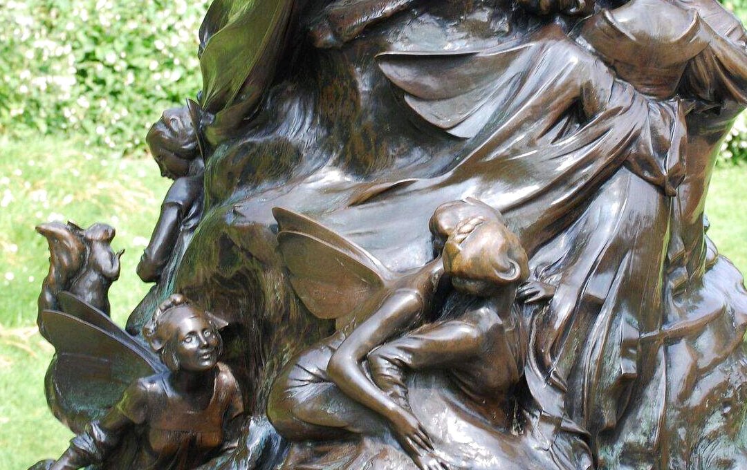 Detail: fairies climbing the bronze tree stump